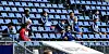 Seit dem Re-Start der Bundesliga müssen alle Auswechselspieler einen Mund-Nasen-Schutz tragen. Ab dem Wochenende wird dies nicht mehr nötig sein.