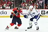In den Playoffs der NHL spielen aktuell die Toronto Maple Leafs gegen die Florida Panthers (hier Brad Marchand /l.).