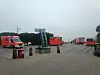 Einsatzfahrzeuge der Feuerwehr am Elbstrand Övelgönne.