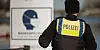 Ein Polizist kontrolliert die Einhaltung der Maskenpflicht am Jungfernstieg (Symbolbild).