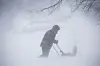 Ein heftiger Wintersturm hat am Samstag Hunderttausende von Haushalten und Unternehmen in den Vereinigten Staaten von Amerika von der Stromversorgung abgeschnitten.