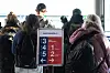 Passagiere beim Boarding eines Flugzeuges.