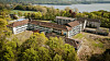 Die Gebäude der verlassenen Reha-Klinik im Malenter Ortsteil Krummsee sind marode, doch der Blick auf den Kellersee ist top.