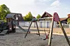 Der kleine Spielplatz am Ricarda-Huch-Ring. Dahinter steht das Haus von Familie S.