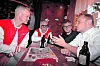 Senator Andy Grote beim Plausch mit Maik Koltermann, Arist von Harpe und Mathis Neuburger (von r.).