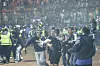 Während eines Fußballspiels im indonesischen Malang kam es am 1. Oktober zu einer Massenpanik.