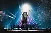 Jared Leto mit 30 Seconds To Mars im Konfetti-Regen.