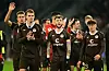Hauke Wahl, Eric Smith, Marcel Hartel und Philipp Treu applaudieren
