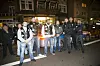 Arash R. (Mitte) und weitere Mongols posieren nach einem Polizeieinsatz.