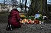 An der Fundstelle im Bürgerpark von Pankow stehen Kerzen und Blumen für die tote Anissa (5)