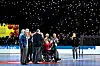 Joachim Deckarm im Rollstuhl in der Mitte der Lanxess-Arena während für ihn gesungen wird