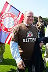 Uli Hoeneß beim Retterspiel des FC Bayern auf St. Pauli