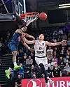 RayJon Tucker blockt einen Versuch von Seth Hinrichs