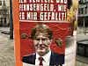 Ein Plakat, dass Karl-Heinz Rummenigge mit den roten Zöpfen der schwedischen Kinderbuch-Heldin Pippi Langstrumpf zeigt.