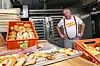 Bäckermeister Heinz Hintelmann sucht händeringend Personal.