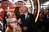 Ex-Weltmeister Jacques Villeneuve und seine Ehefrau Guilia Marra küssen sich nach der Zeremonie