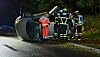 Der Toyota blieb bei dem Unfall nahe Trittau auf der Seite liegen.