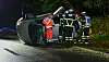 Der Toyota blieb bei dem Unfall nahe Trittau auf der Seite liegen.