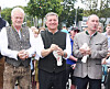 Landwirtschaftsminister Rainer (l.) mit weißer Taube
