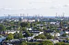 Blick über Hamburg: Vorn sieht man Eimsbüttel und Altona, im Hintergrund die Hafenkräne