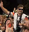 André Schnura heizt den Fans mit seinem Saxophon nach Deutschland-Spielen ein.