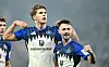 Die HSV-Profis Luka Vuskovic und Fábio Vieira jubeln zusammen