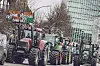 Mit Plakaten und Treckern haben Bauern am Montag in Hamburg protestiert.