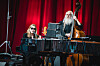 Mit Sonnebrille gegen die Sommerabendsonne: Jazz-Weltstar Diana Krall im Stadtpark