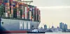 Ein Containerschiff im Hamburger Hafen.