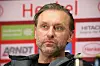 Thomas Doll (10/04 bis 2/07) hat bei Persija Jakarta gekündigt und ist mit 58 Jahren noch mal Vater geworden.