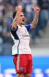 Ludovit Reis jubelt im Trikot des HSV