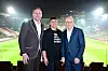 St. Pauli-Präsident Oke Göttlich, Genossenschafts-Vorstand Miriam Wolframm und Bürgermeister Peter Tschentscher
