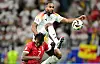 Jonathan Tah im Zweikampf mit Breel Embolo