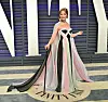 Selma Blair mit ihrem Gehstock auf der Vanity Fair Oscar Party in Beverly Hills