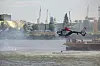 Hubschrauber über Wasser