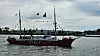 Seltener Anblick: Das Feuerwehrschiff „Elbe 3“ in Fahrt.