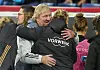 Horst Hrubesch umarmt Alexandra Popp
