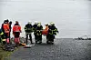 Rettungskräfte bergen einen Leichnam aus dem Wasser (Symbolbild).
