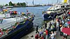 Schön geschmückt sind die beiden Hybrid-Boote.