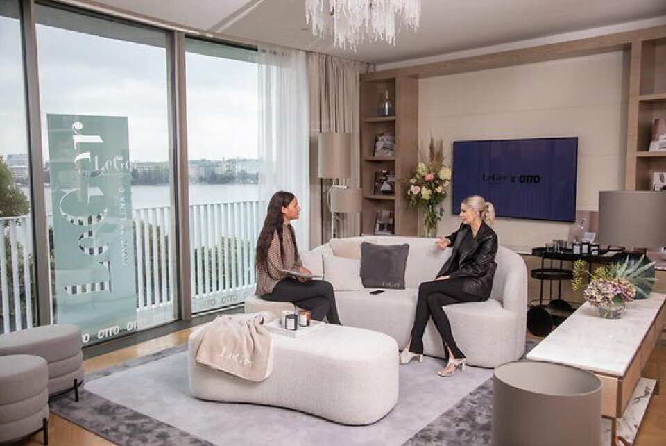 Hurra, es ist ein.... Sofa!: Lena Gercke: Das Top-Model stellt ein neues „Baby“ vor