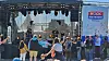 Gute Laune an der Bühne von Rockantenne Hamburg.