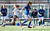 Verena Maria Mannes (St. Pauli) und Larissa Muehlhaus (HSV) im Frauen-Derby