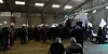 Junge Menschen tanzen auf einer Party in einem stillgelegten Hangar etwa 40 km südlich von Rennes. Bei der Großparty waren etwa 2500 Menschen dabei.
