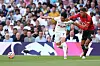 Raphael Varane im Zweikampf mit Heung-Min Son