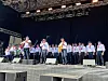 Der Altländer Shantychor auf der NDR-Bühne sorgt für gemeinsames Schunkeln.