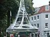 Bergedorfer Brunnen in Folie eingewickelt