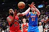 Isaiah Hartenstein (r.) im Duell mit Bruno Fernando