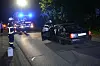 Zwei Männer wurden verletzt, als der Passat in einer leichten Kurve von der Straße abkam und sich überschlug.