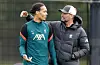 Jürgen Klopp umarmt Virgil van Dijk