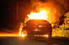 Bei Eintreffen der Feuerwehr brannte der BMW bereits lichterloh.